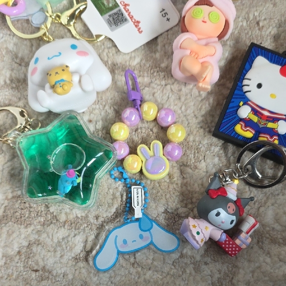 Cute Character Keychain Set - Picture 3 of 4